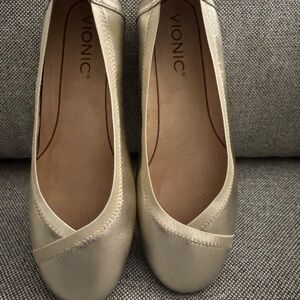 Vionic Women's Metallic Gold Flats
